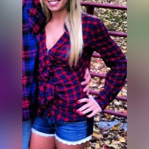 Long sleeve plaid blouse. zip up with ruffle!